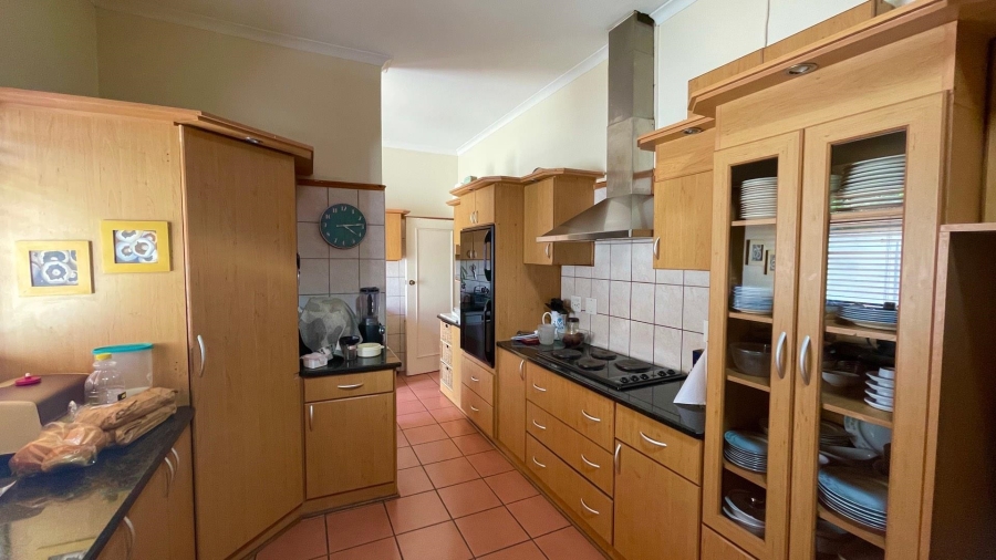 To Let 5 Bedroom Property for Rent in Durbanville Hills Western Cape